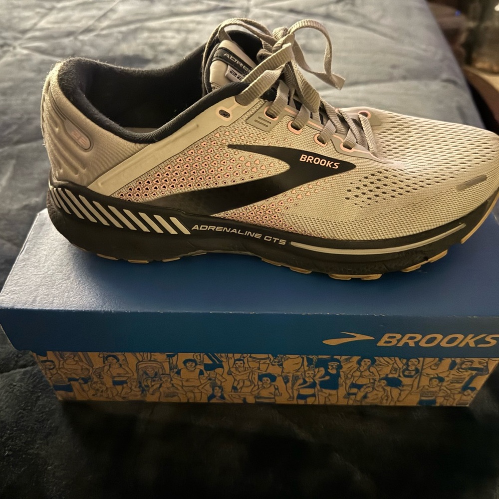 Brooks Adrenaline GTS Women's Athletic Shoes - Gray and Black